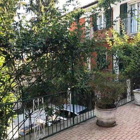 Bed & Roses “Gege” Apartment Ла Мора Екстериор снимка