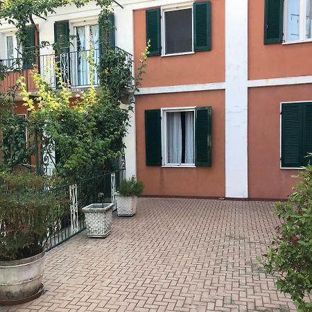 Bed & Roses “Gege” Apartment Ла Мора Екстериор снимка