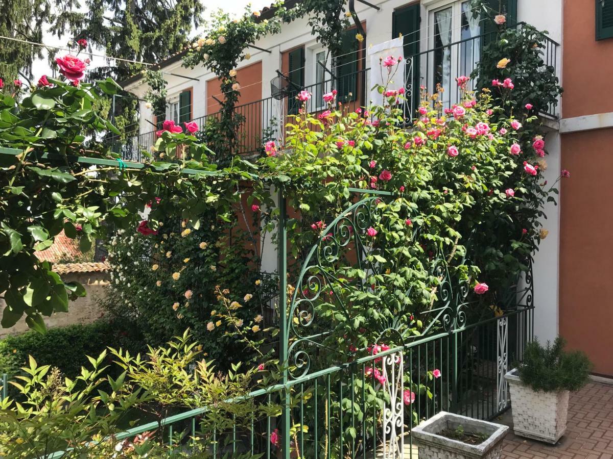 Bed & Roses “Gege” Apartment Ла Мора Екстериор снимка